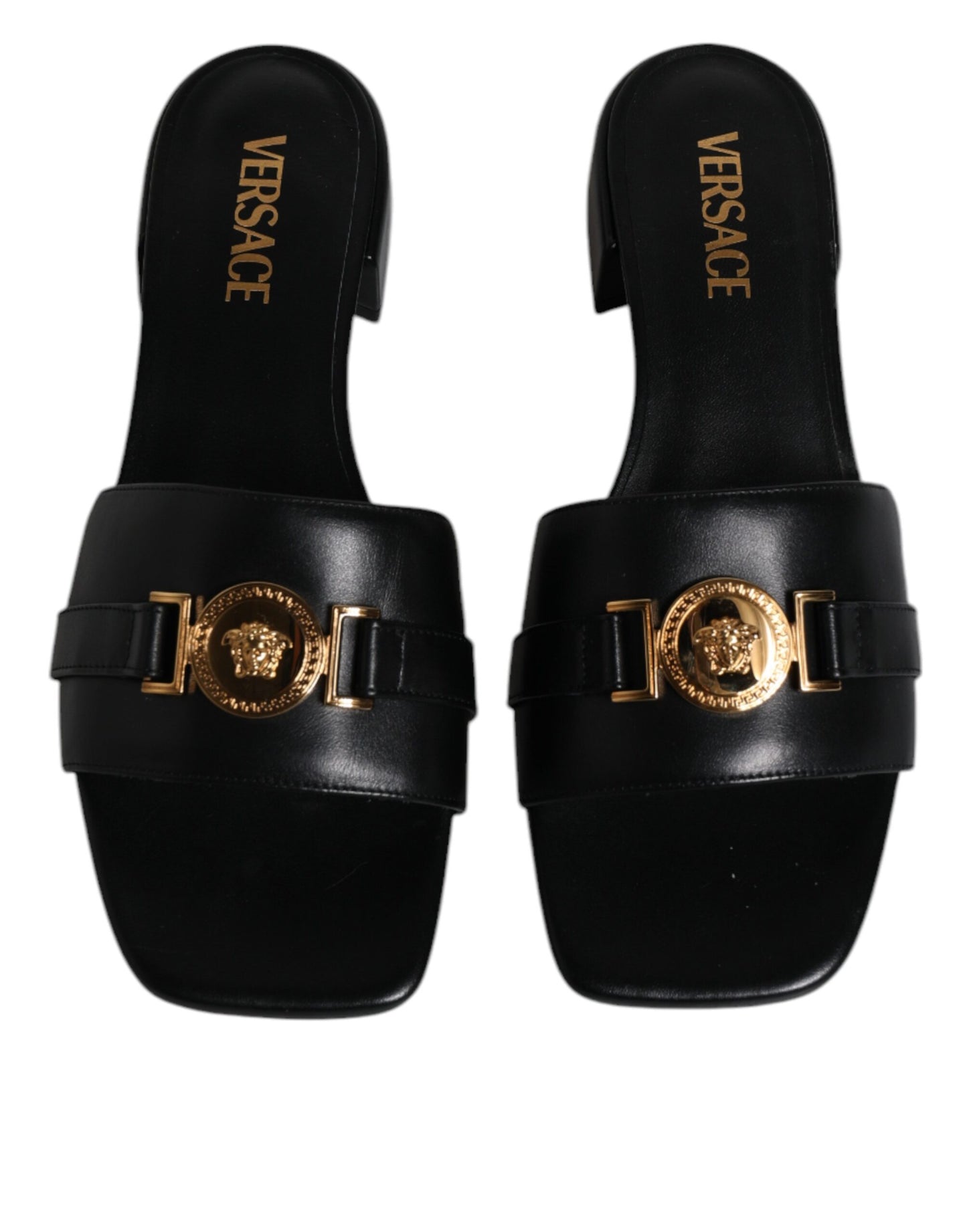 Versace – Schwarze Slipper aus Leder mit Logo-Schild