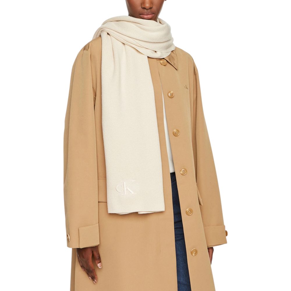 Calvin Klein – Cremefarbener Schal aus recyceltem Polyester