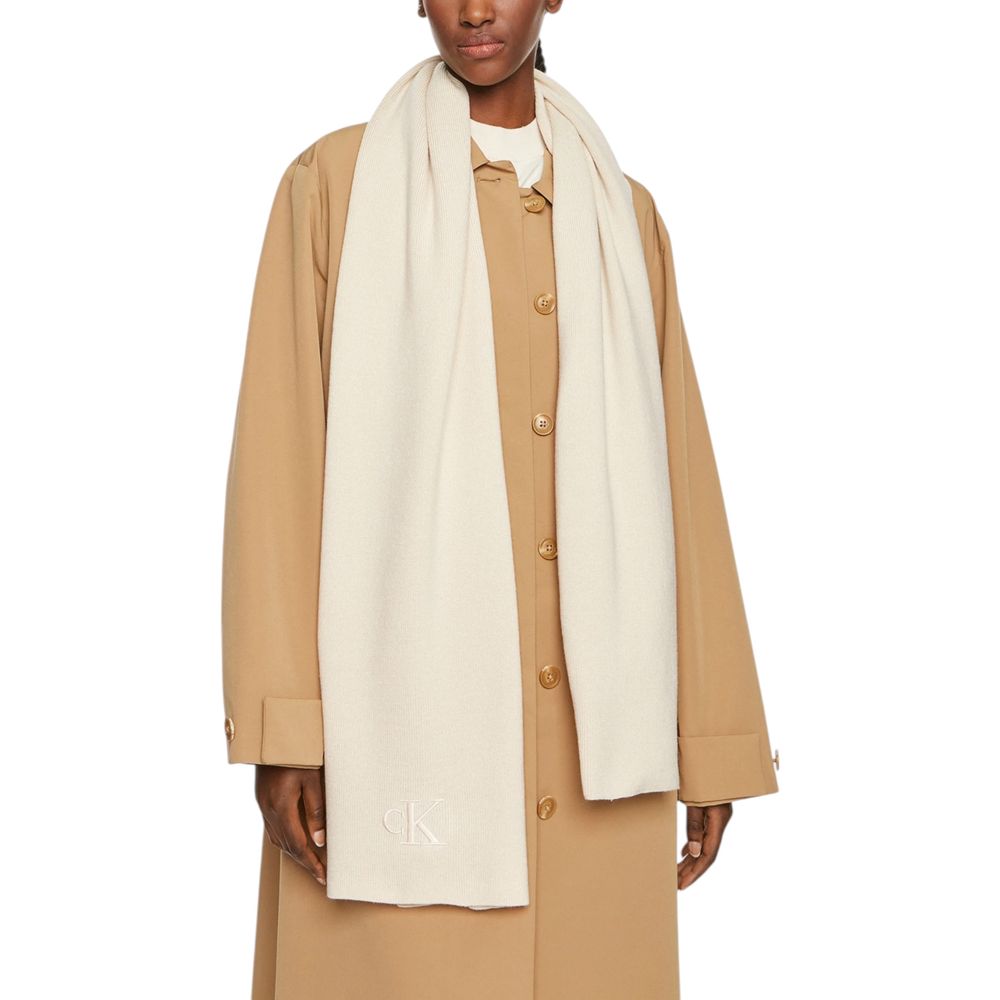Calvin Klein – Cremefarbener Schal aus recyceltem Polyester