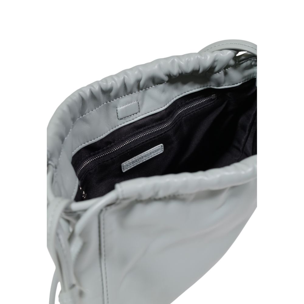Calvin Klein Jeans – Graue Handtasche aus recyceltem Polyester