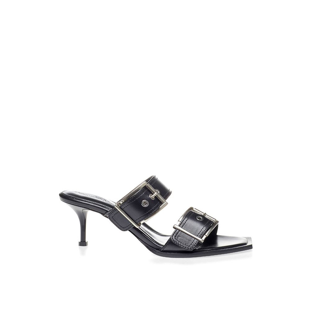 Alexander McQueen: Erhöhen Sie Ihre Schritte in zeitlosen schwarzen Ledersandalen