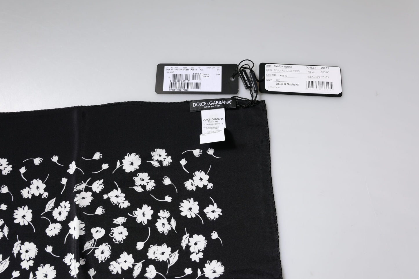 Dolce & Gabbana – Schwarzer quadratischer Wickelschal aus Seide mit Blumenmuster