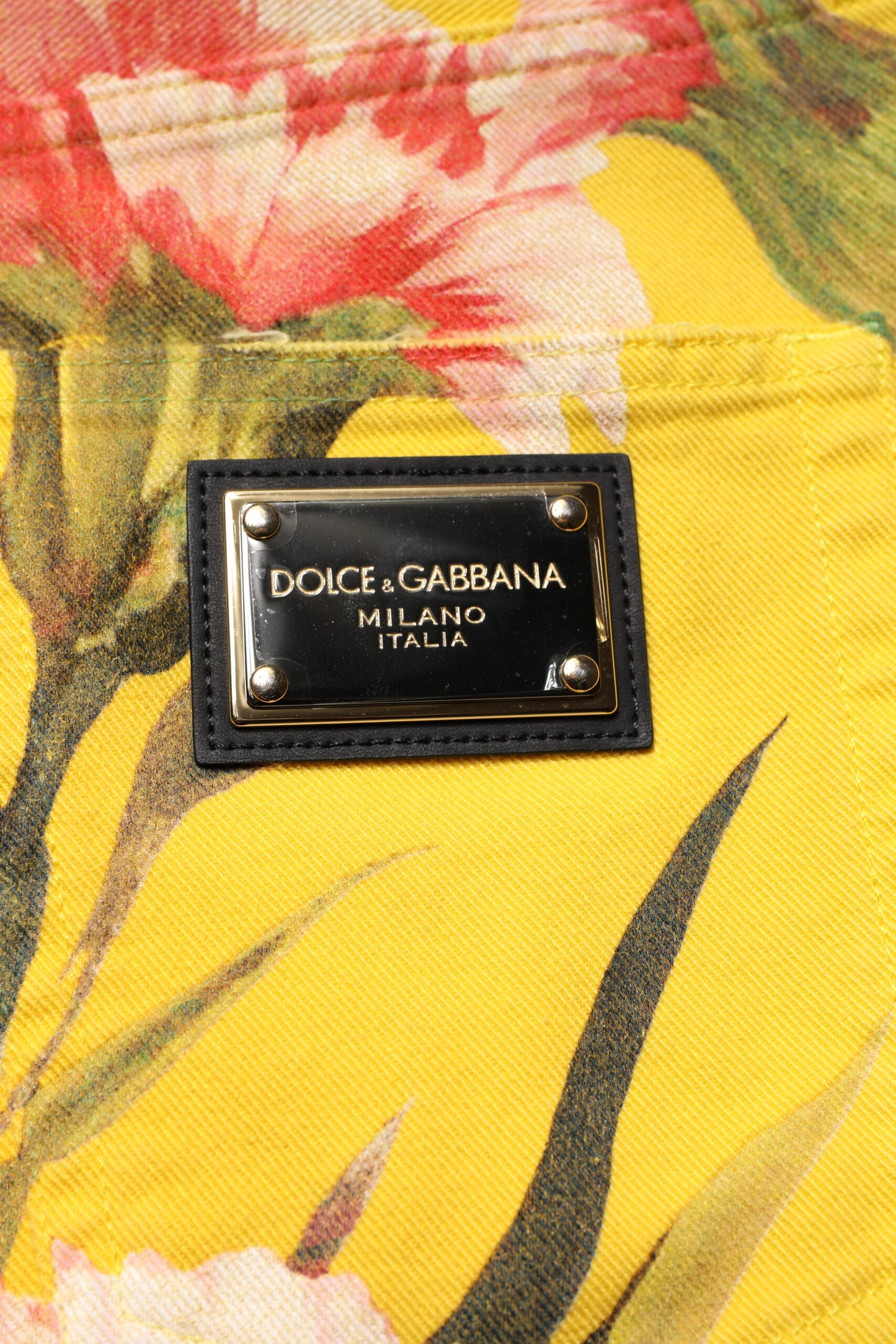 Dolce & Gabbana – Gelbe Cargo-Denim-Bermudashorts für Herren mit Blumenmuster