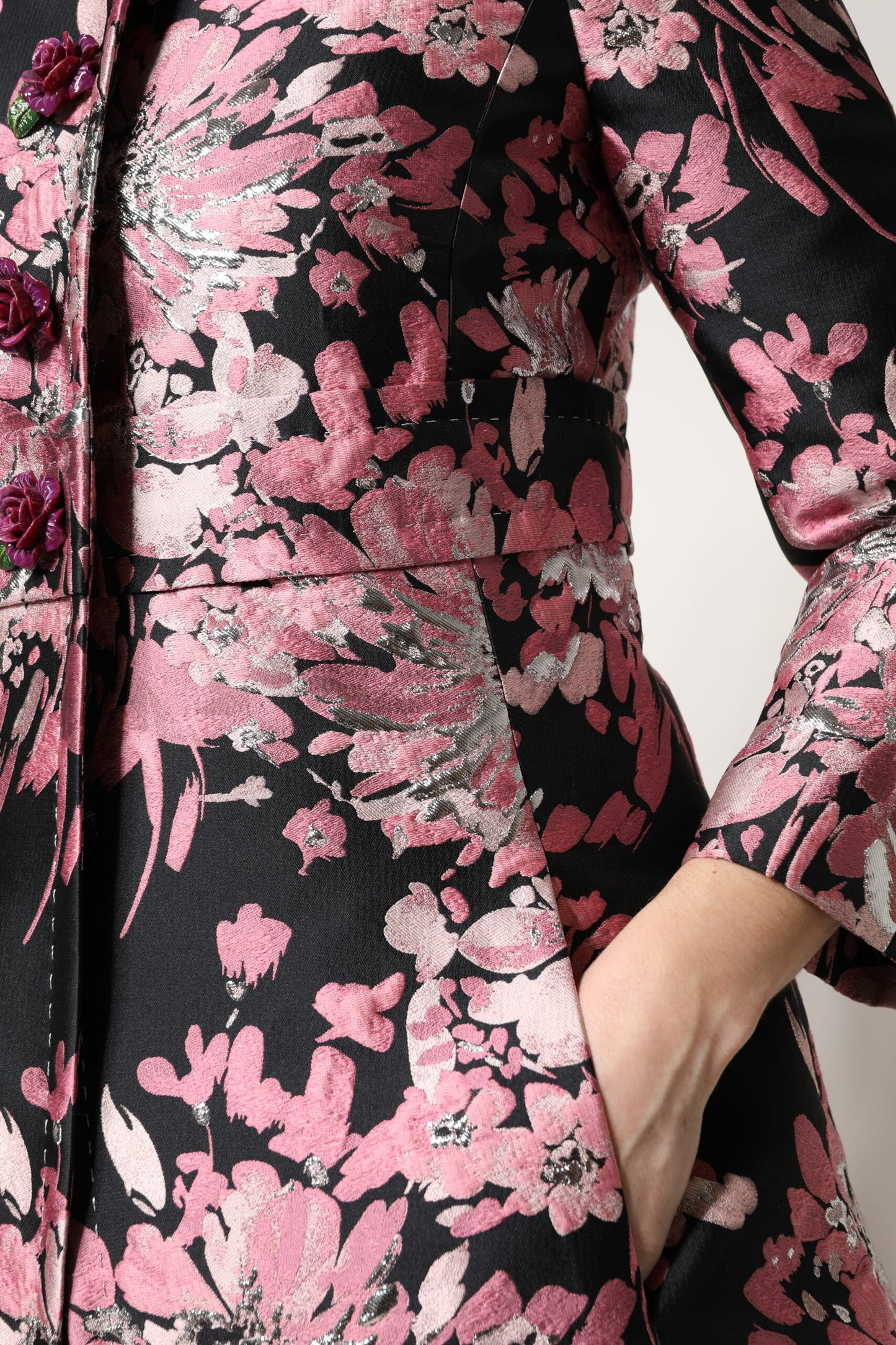 Dolce & Gabbana – Trenchcoatjacke aus Brokat mit Blumenmuster in Rosa und Schwarz
