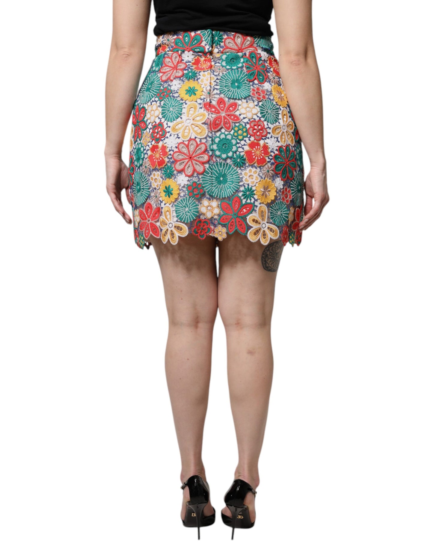 Dolce & Gabbana, mehrfarbiger Minirock mit Blumenspitze und hoher Taille