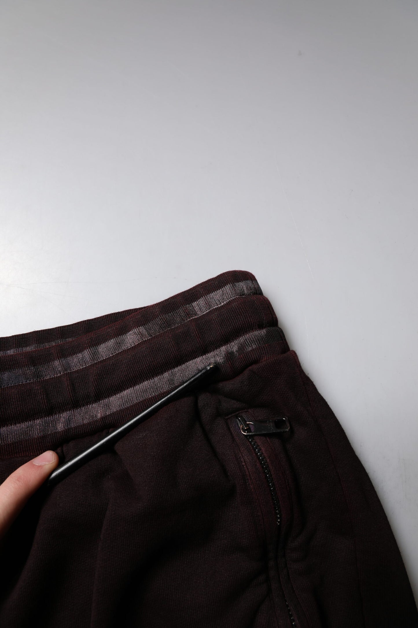 Dolce & Gabbana – Bermudashorts aus Baumwolle mit Logo-Schild in Kastanienbraun für Herren