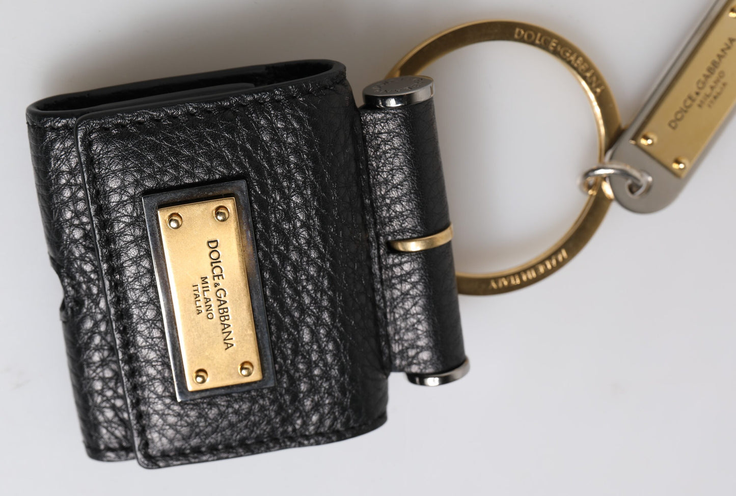 Dolce & Gabbana – Airpods-Hülle mit schwarzem Lederarmband und goldenem Metall-Logo