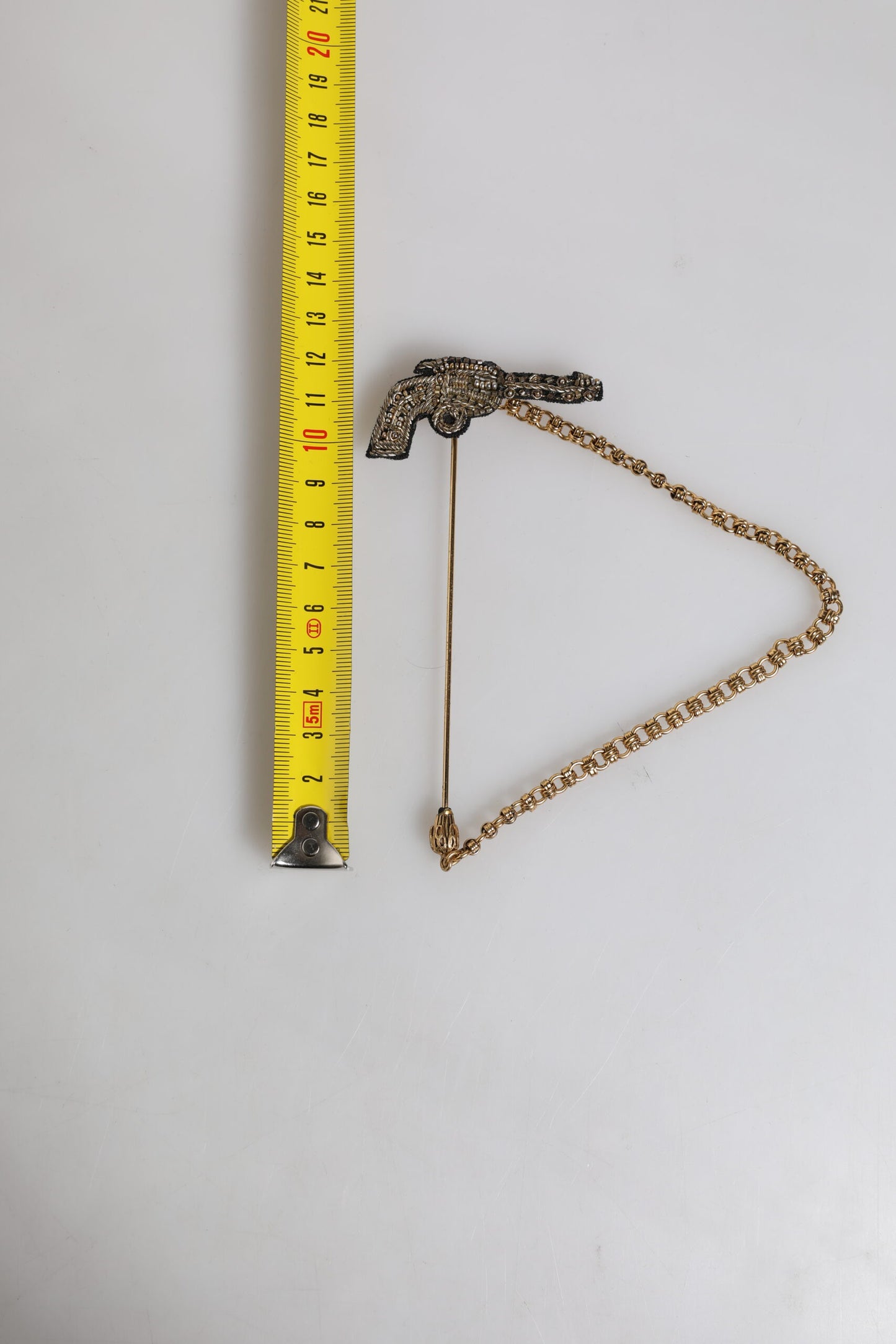 Dolce & Gabbana Revolver-Brosche, Anstecknadel, Schwarzgold, Messing, Kupfer