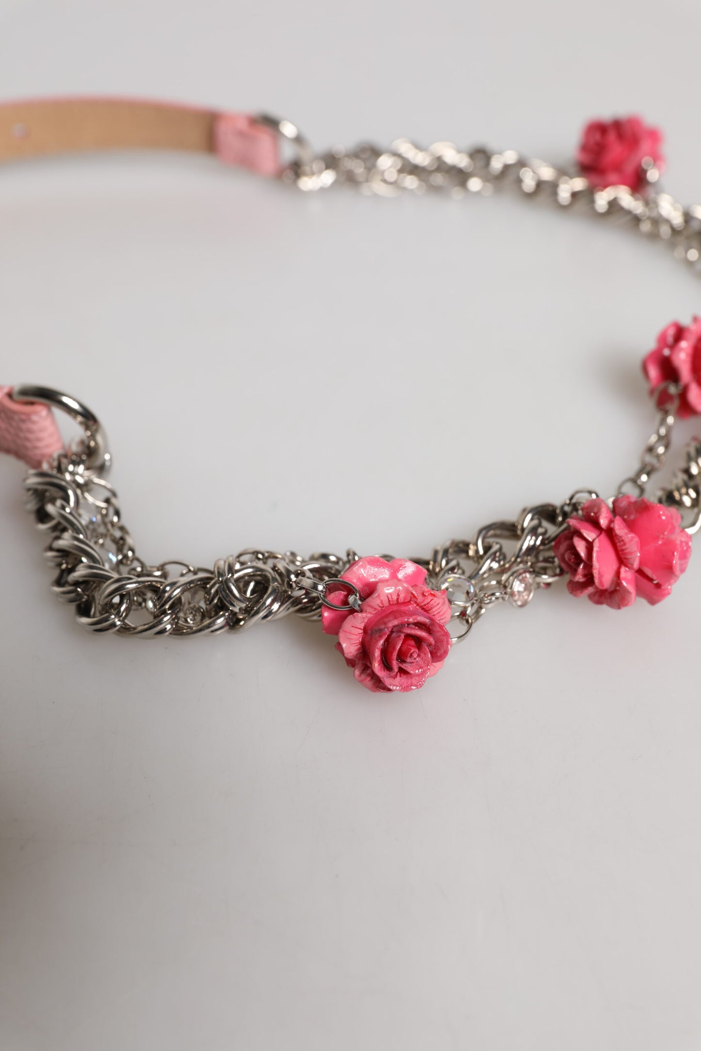 Dolce & Gabbana – Strukturierter Ledergürtel mit Rosenverzierung in Rosa