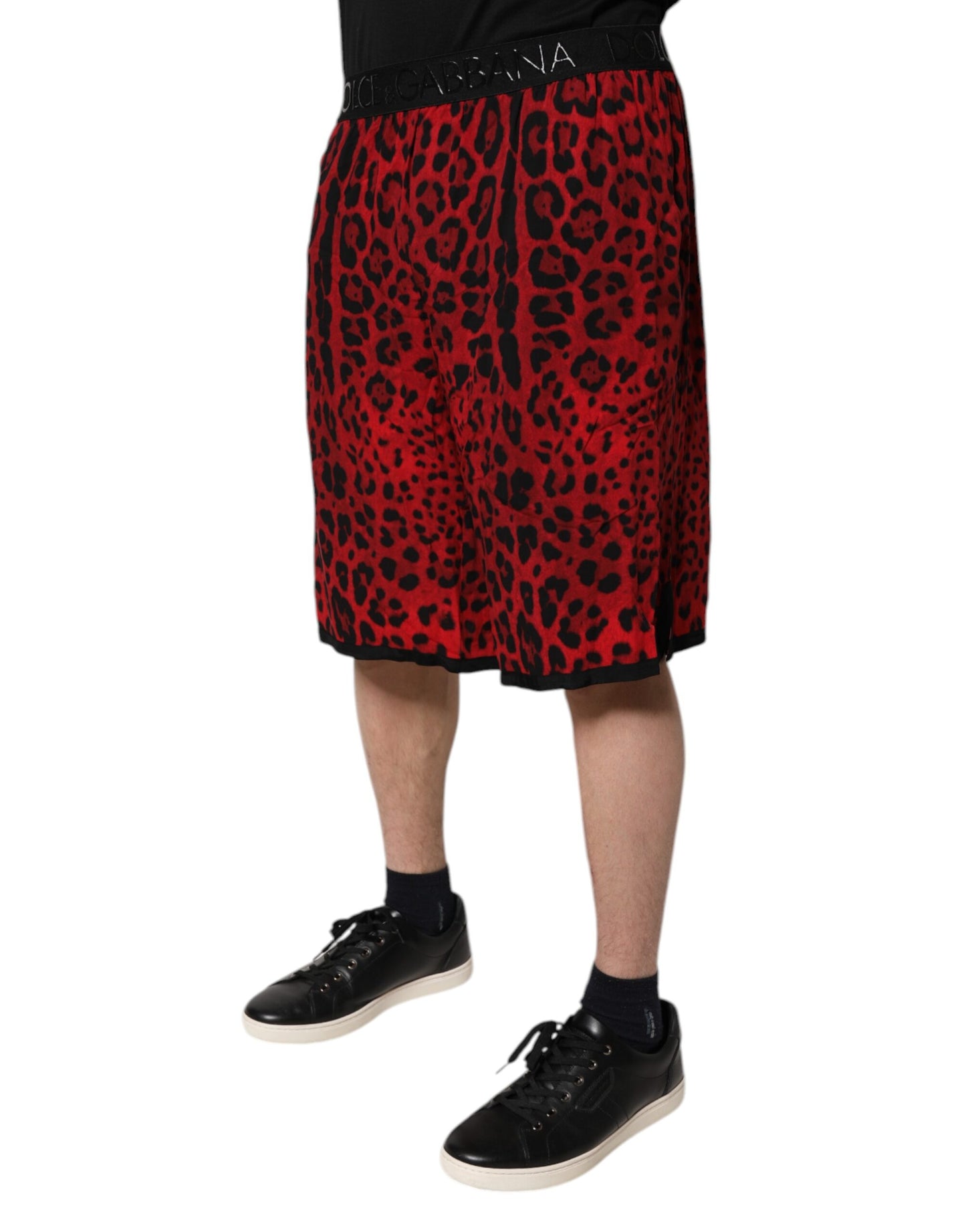 Dolce & Gabbana – Bermudashorts aus Viskose mit rotem Leopardenmuster