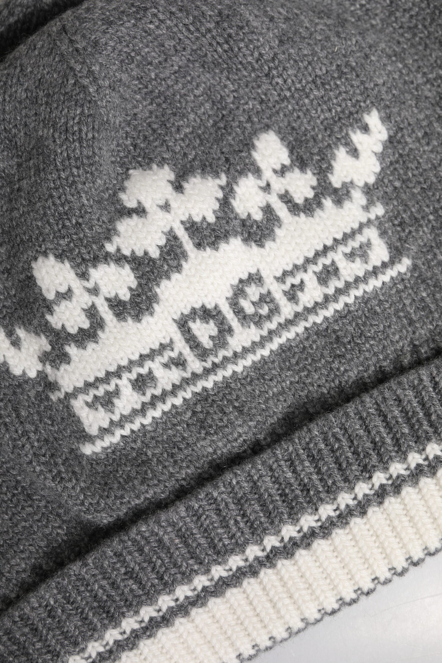 Dolce & Gabbana Graue Kaschmir-Strickmütze für den Winter