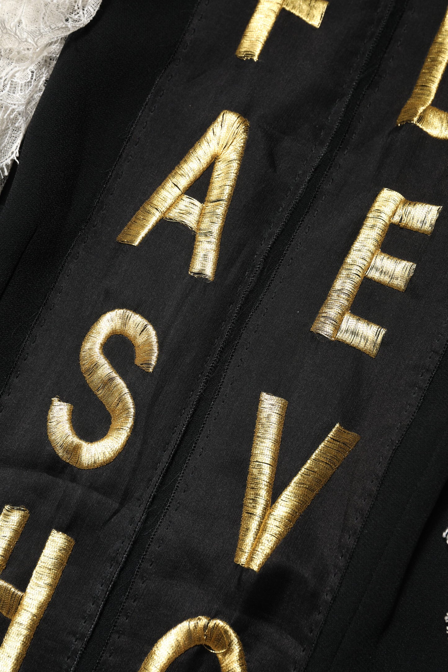 Dolce & Gabbana – Schwarzes, verziertes Minikleid „Fashion Devotion“