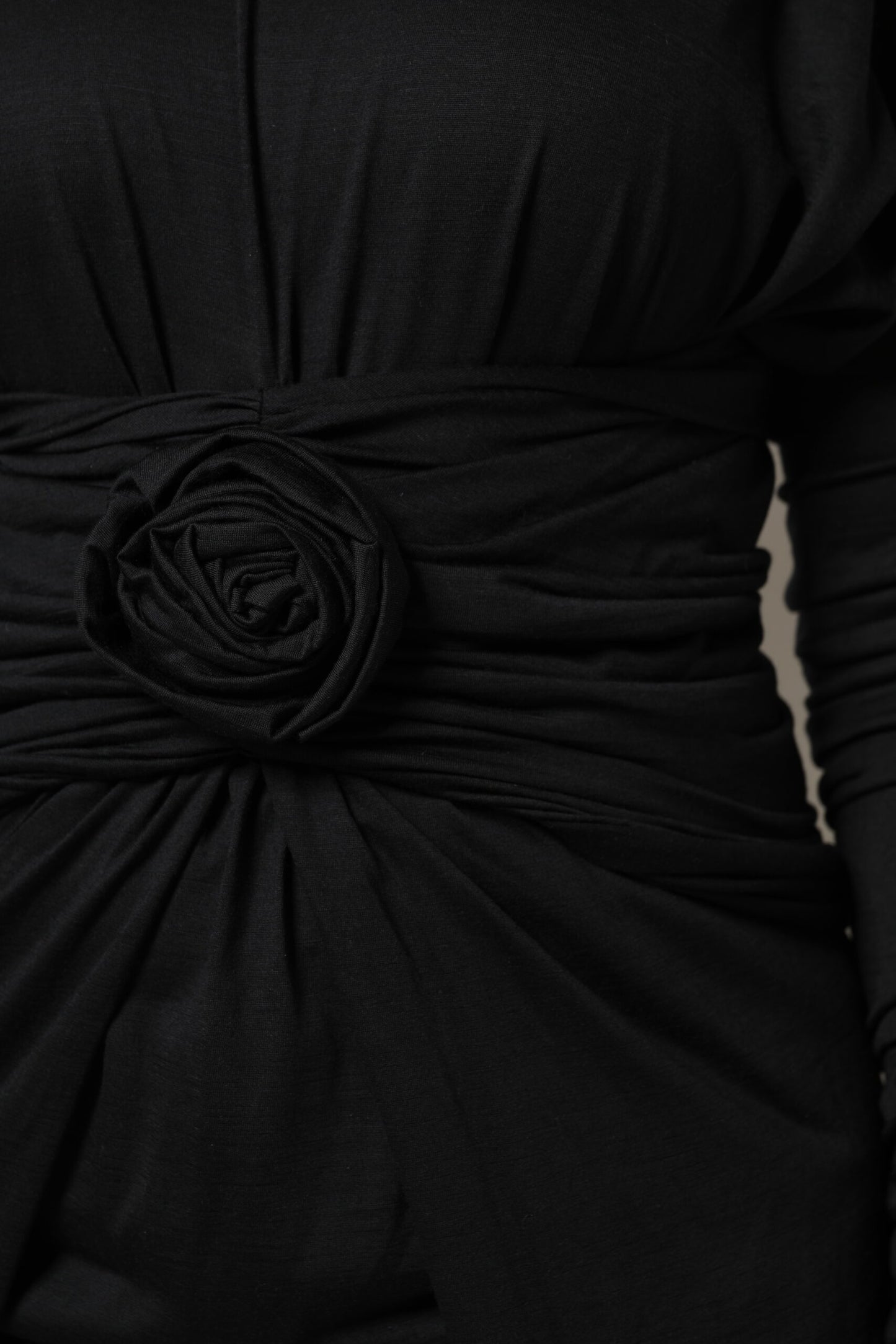 Dolce & Gabbana – Schwarzes, langärmliges Etui-Midikleid aus Wolle