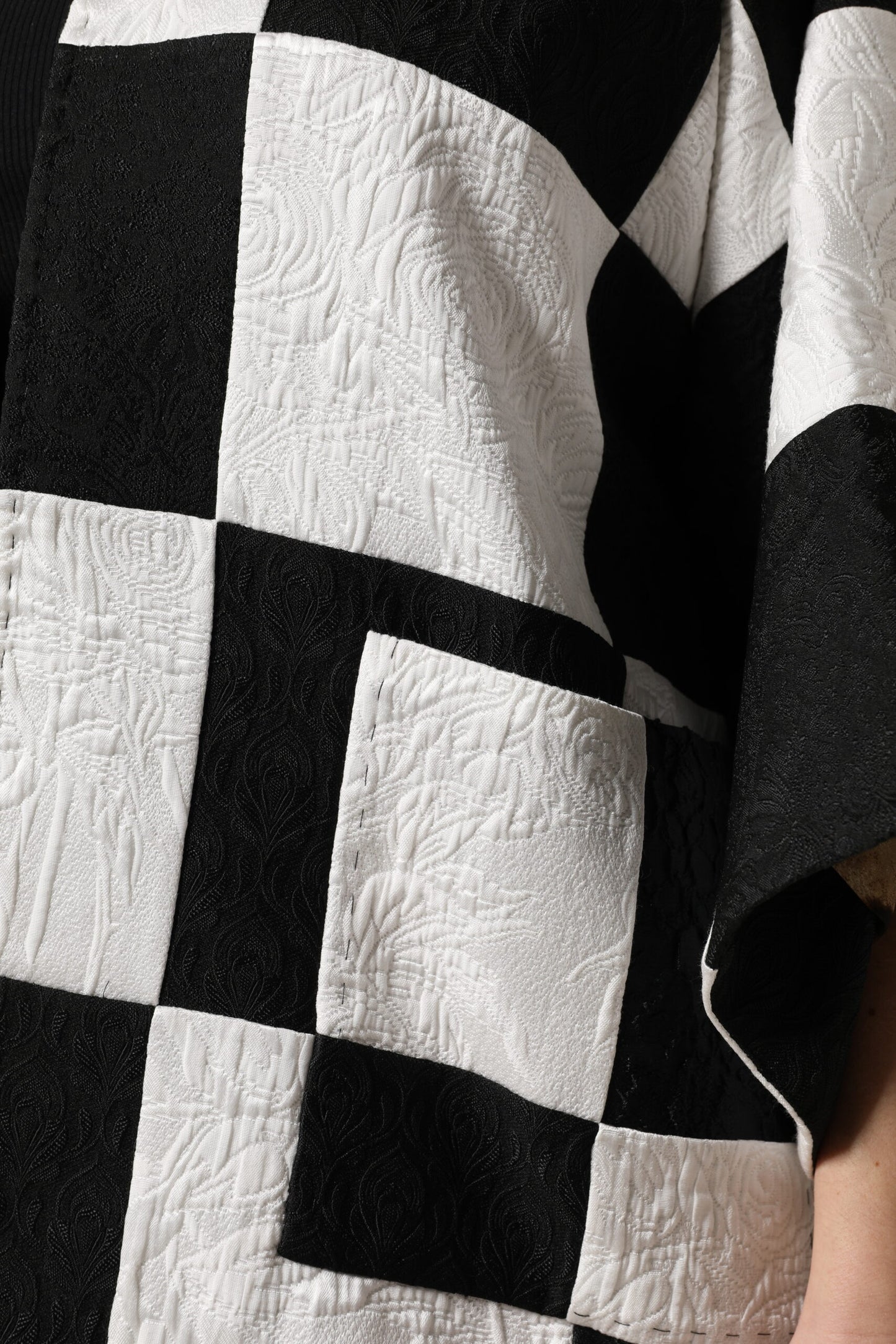 Dolce & Gabbana – Weiß-schwarze Patchwork-Jacquard-Blazerjacke