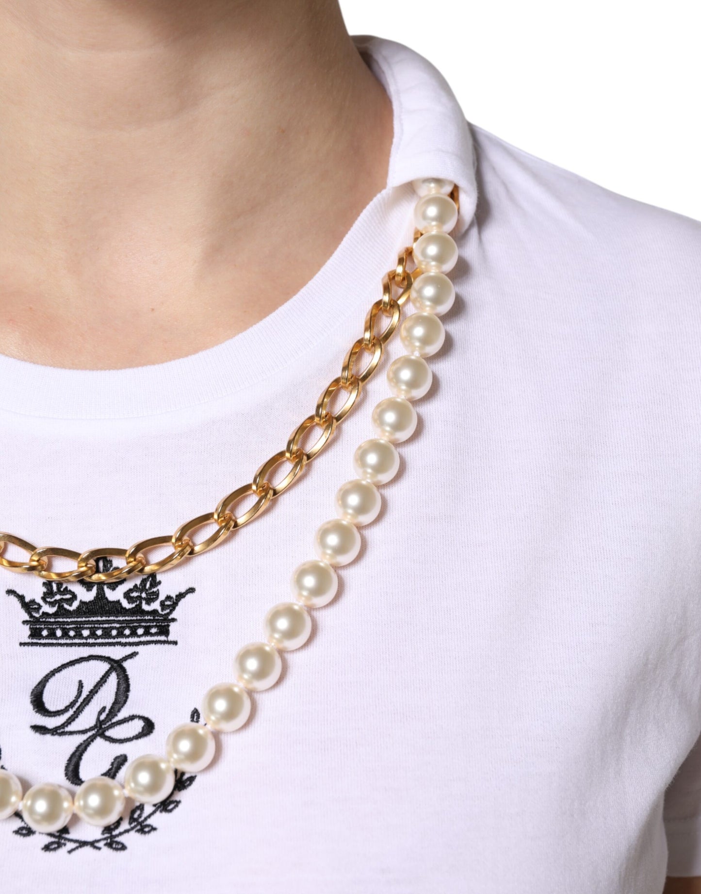 Dolce & Gabbana Weißes T-Shirt aus Baumwolle mit Rundhalsausschnitt und Perlenkette