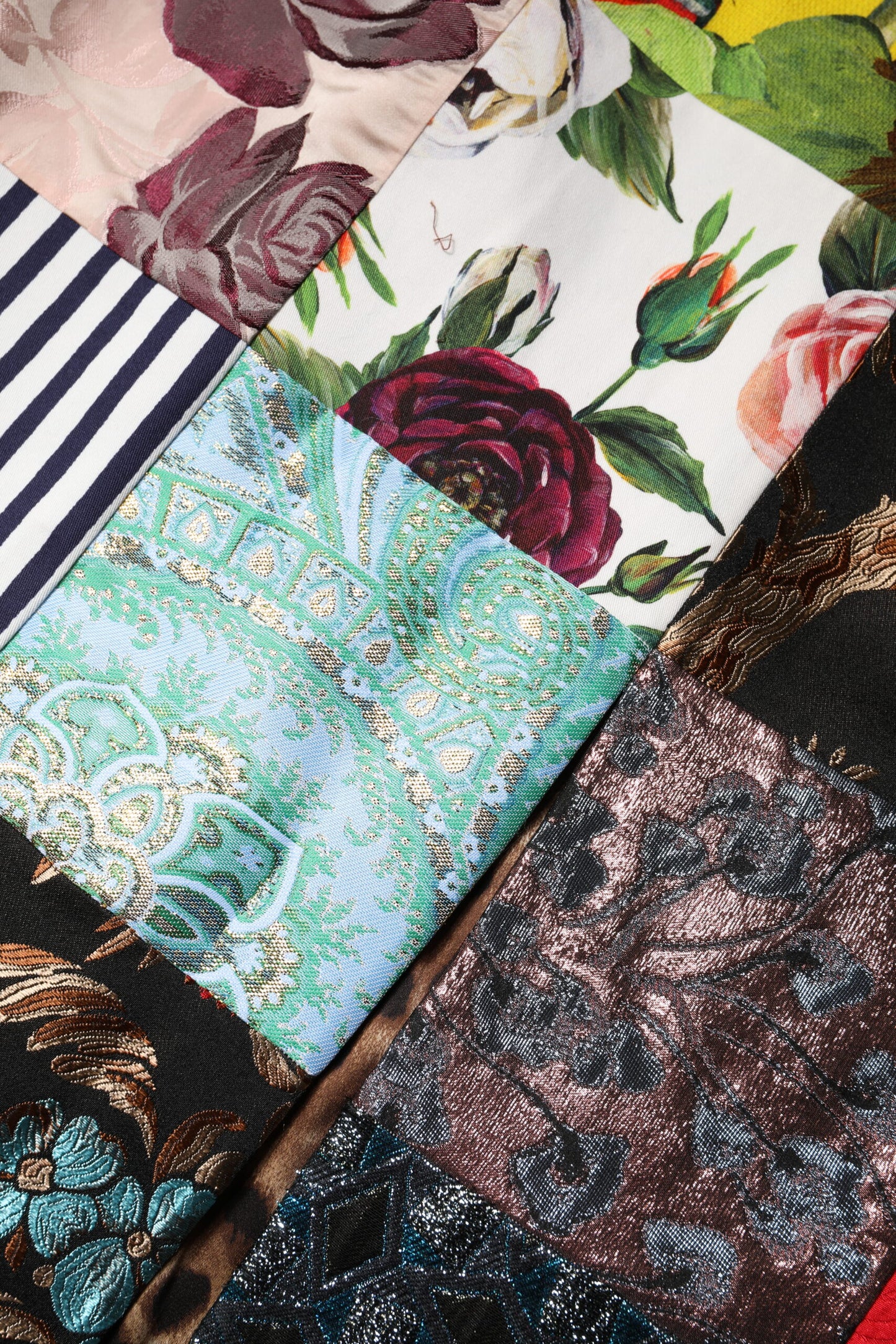 Dolce & Gabbana – Ärmelloses Etuikleid mit mehrfarbigem Patchwork