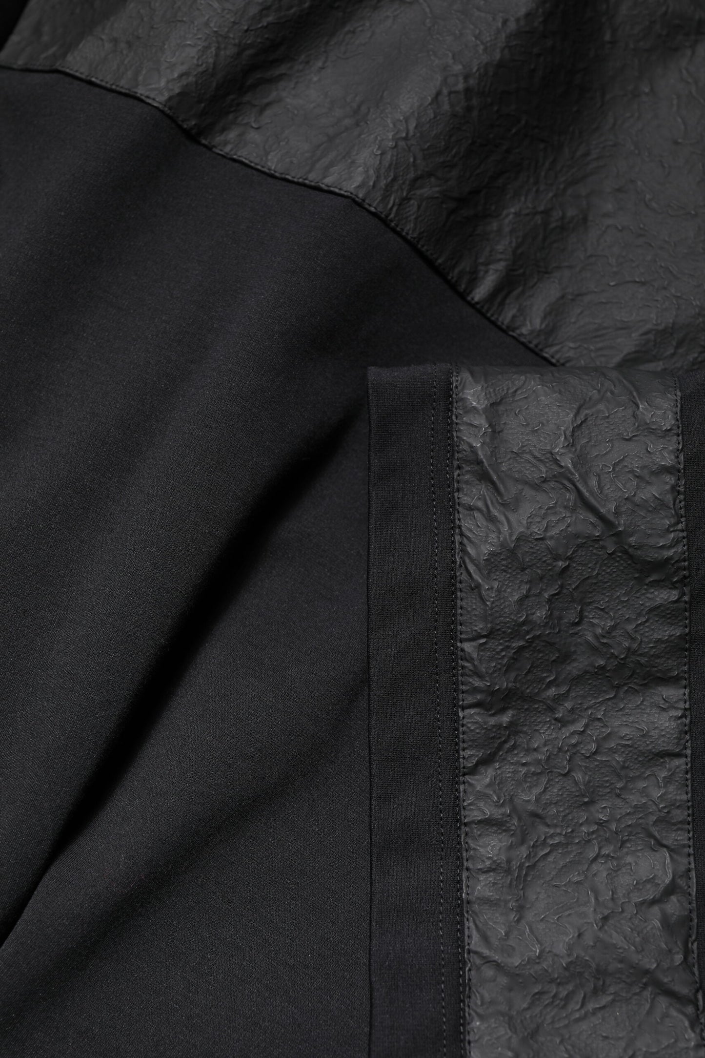 Dolce & Gabbana – Schwarzes T-Shirt aus Baumwolle mit kurzen Ärmeln und V-Ausschnitt