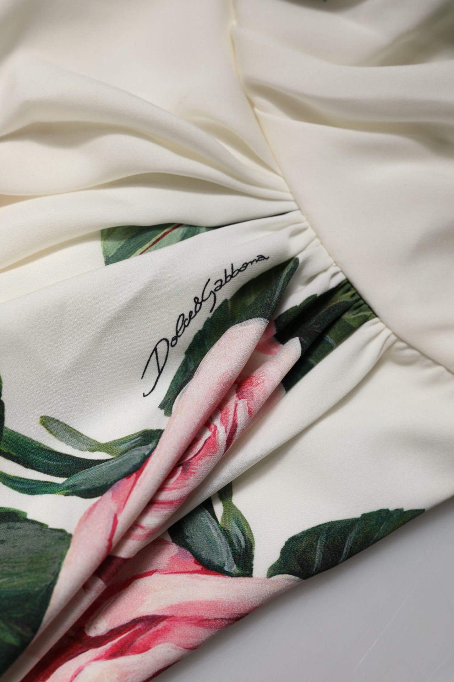 Dolce & Gabbana – Weißes, geblümtes One-Shoulder-Etui-Midikleid