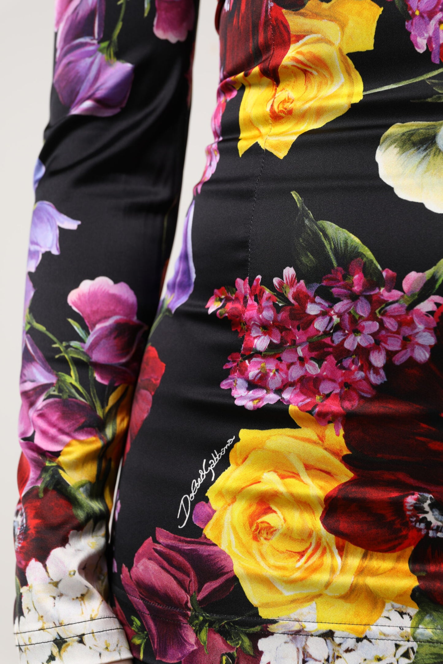 Dolce & Gabbana – Mehrfarbiges Ortensies-Blusetop mit langen Ärmeln