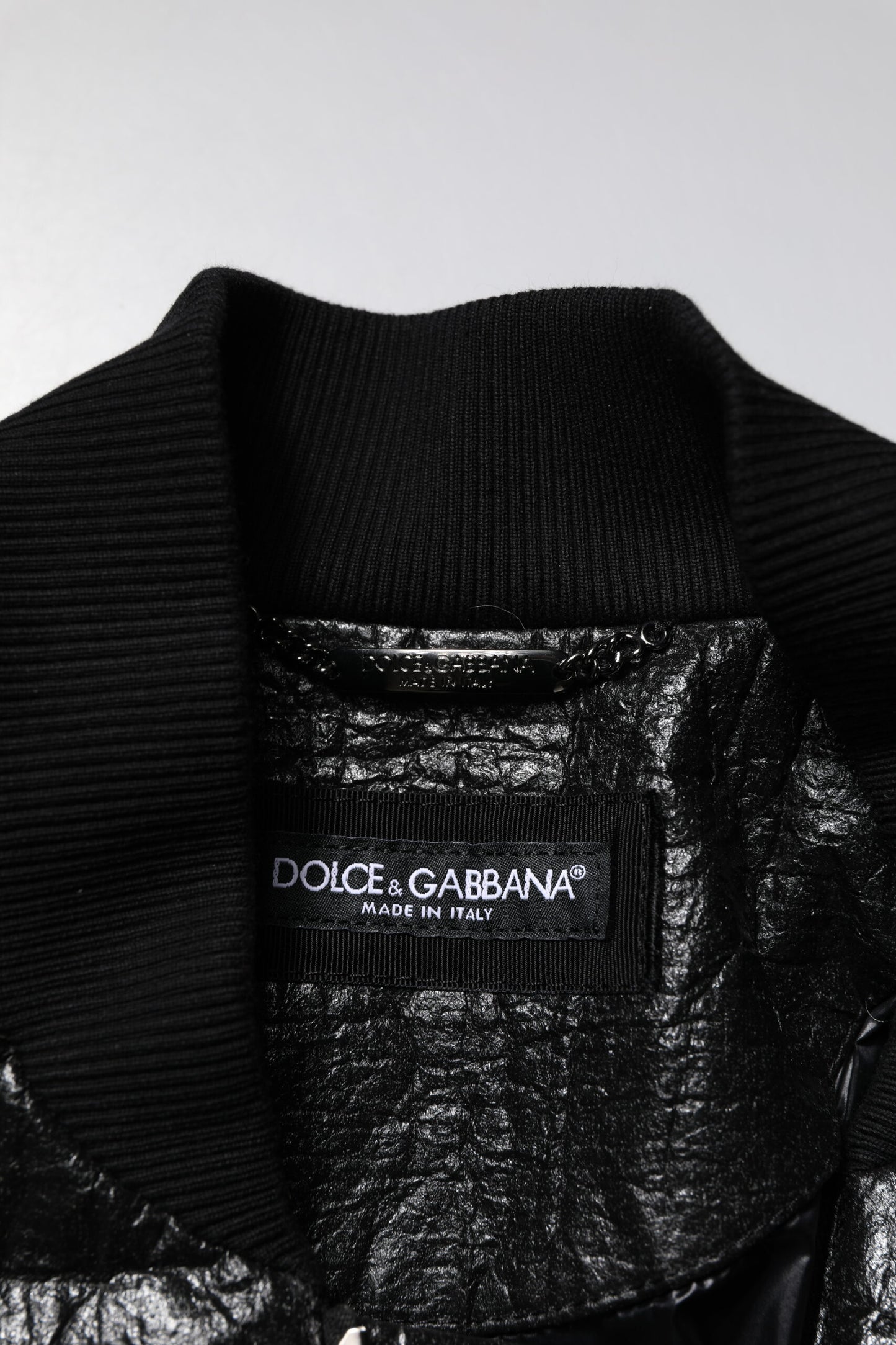 Dolce & Gabbana – Bomberjacke mit durchgehendem Reißverschluss und schwarzem Logo-Schild