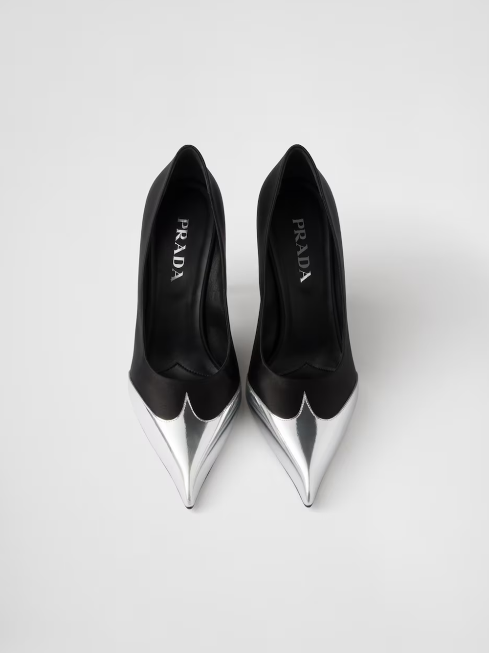 Prada Pumps aus schwarzem Satin und metallischem silbernem Leder