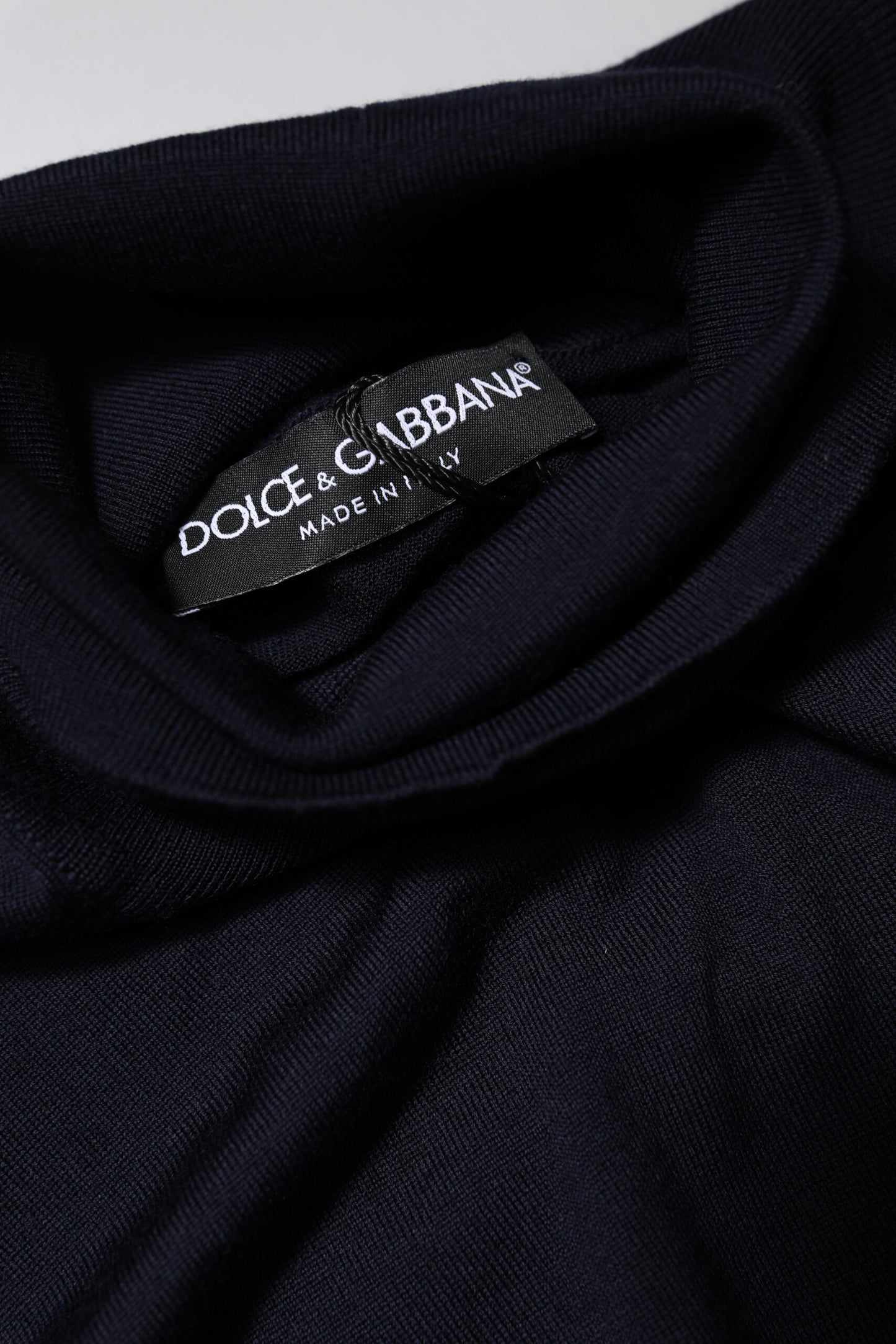 Dolce & Gabbana, blauer Pullover mit Rollkragen und langen Ärmeln