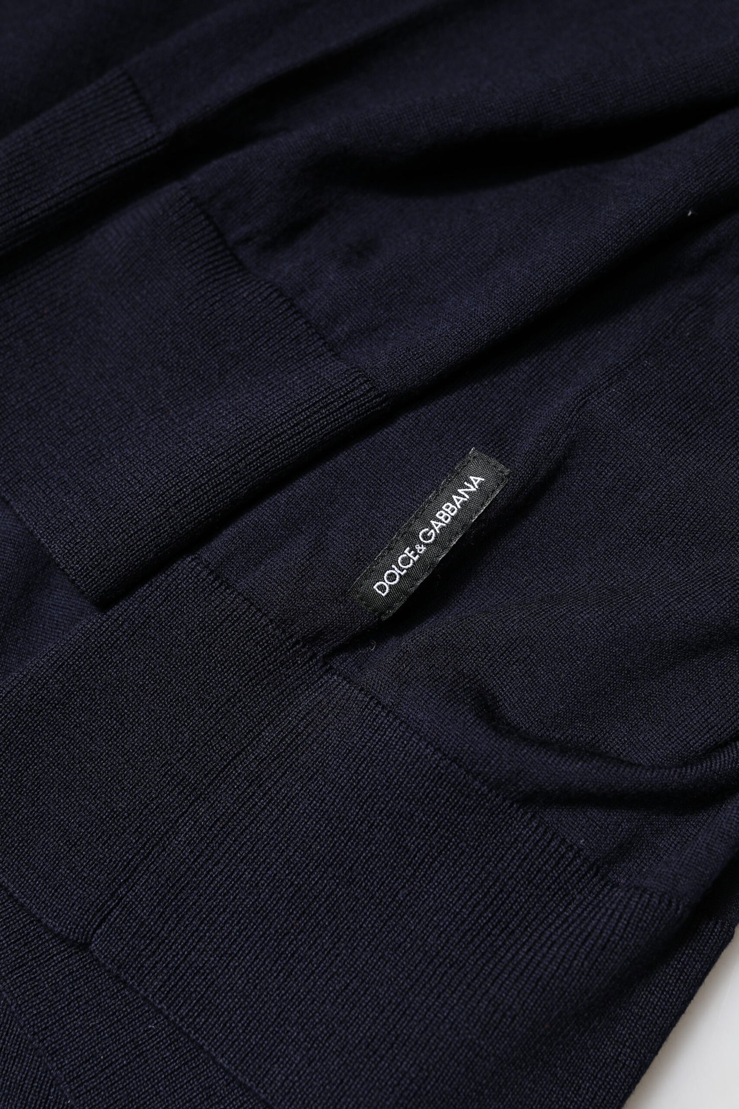 Dolce & Gabbana, blauer Pullover mit Rollkragen und langen Ärmeln