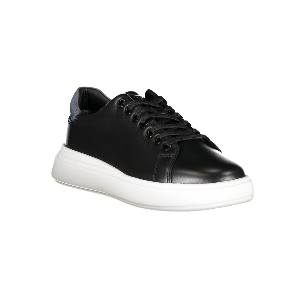 Calvin Klein – Schicke, kontrastierende Schnür-Sneaker