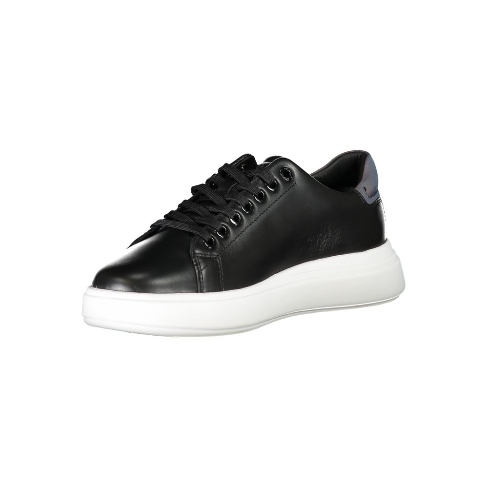 Calvin Klein – Schicke, kontrastierende Schnür-Sneaker
