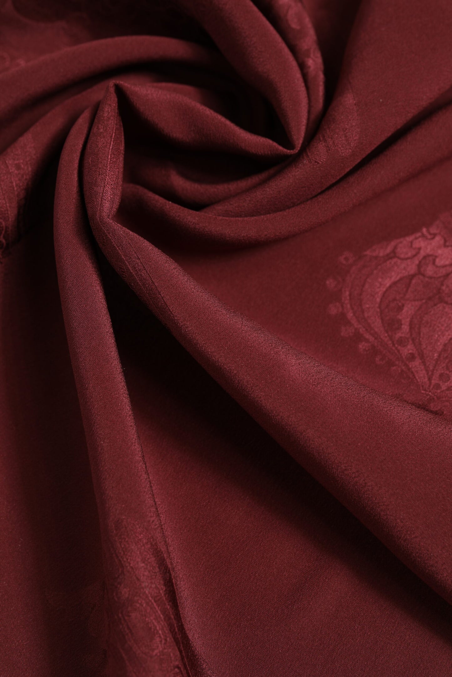 Dolce & Gabbana – Kastanienbrauner Seidenschal mit Kronenmuster für Herren