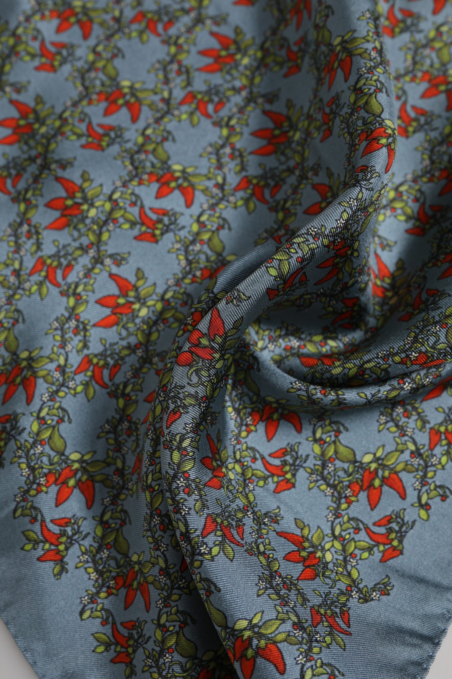 Dolce & Gabbana Grauer Chilis Seidenschal für Herren