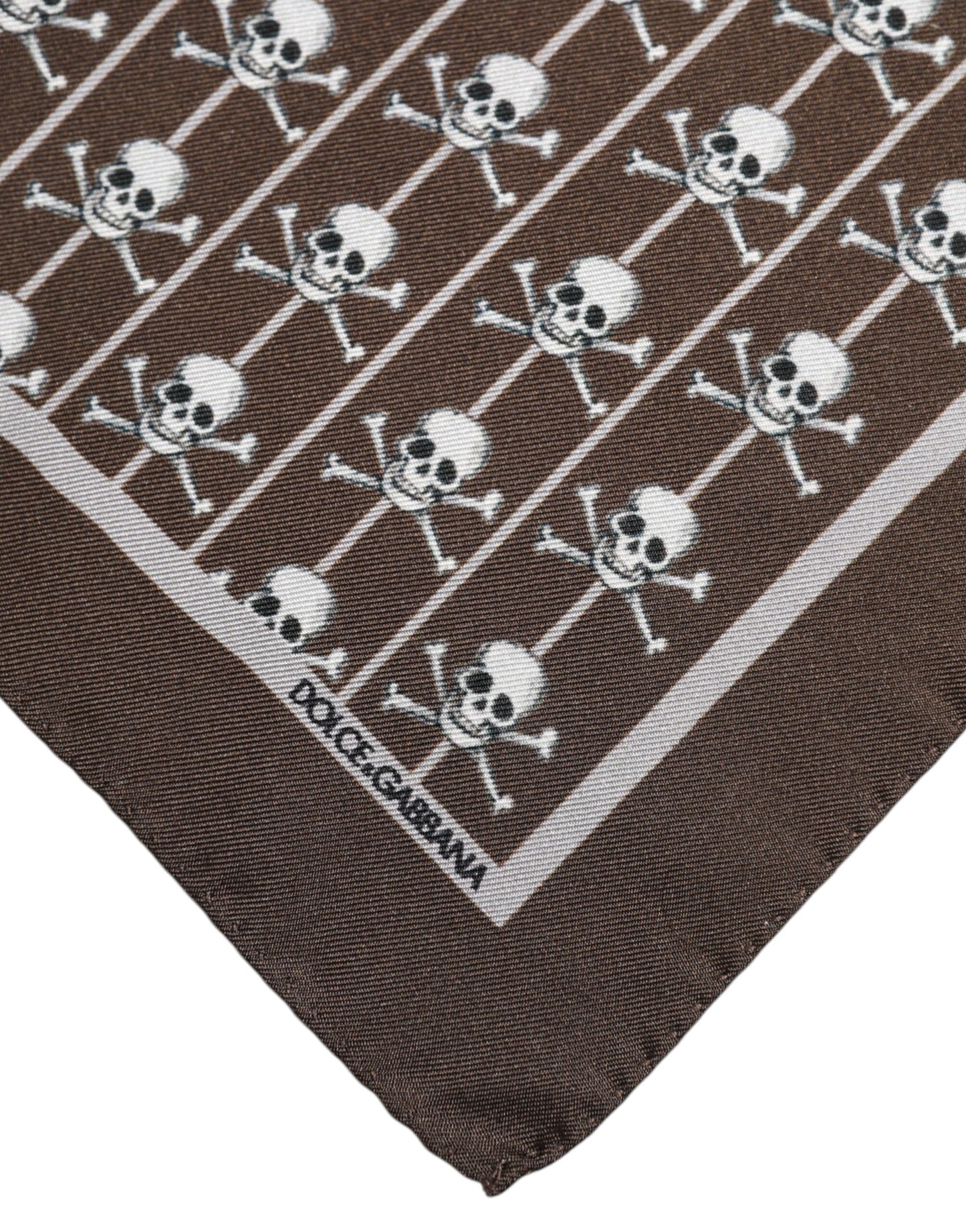 Dolce & Gabbana Brauner quadratischer Seidenschal mit Totenkopf-Motiv für Herren