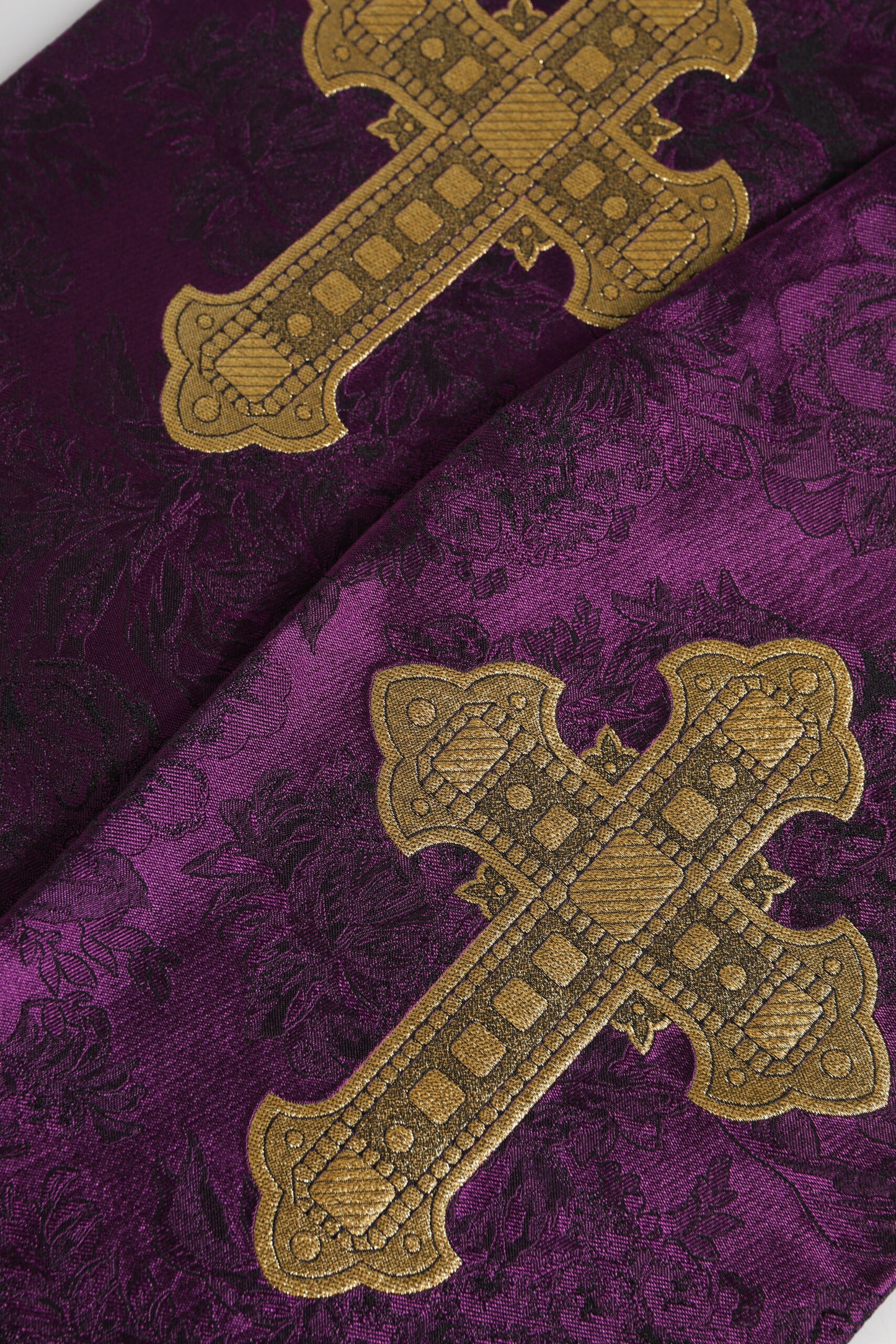 Dolce & Gabbana Lila Seidenfransen Kreuz Herren Foulard Schal