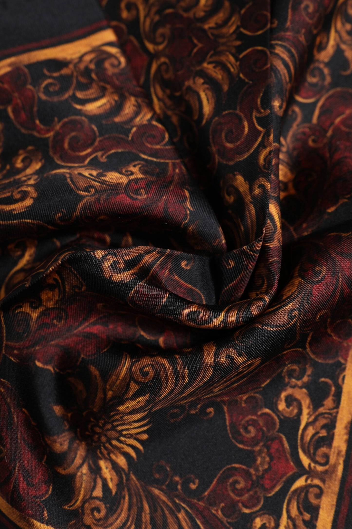 Dolce & Gabbana – Schwarzer quadratischer Foulard aus Seide mit Blumenmuster für Herren