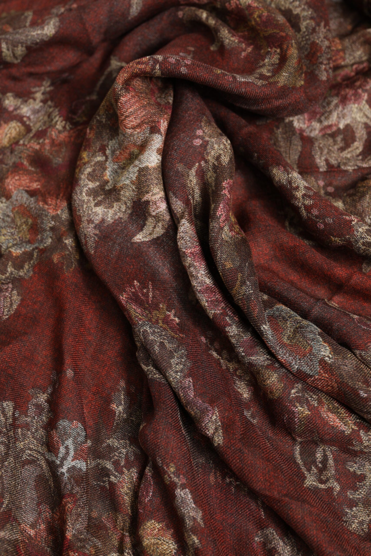 Dolce & Gabbana – Kastanienbrauner Halswärmer-Foulardschal mit Blumenmuster