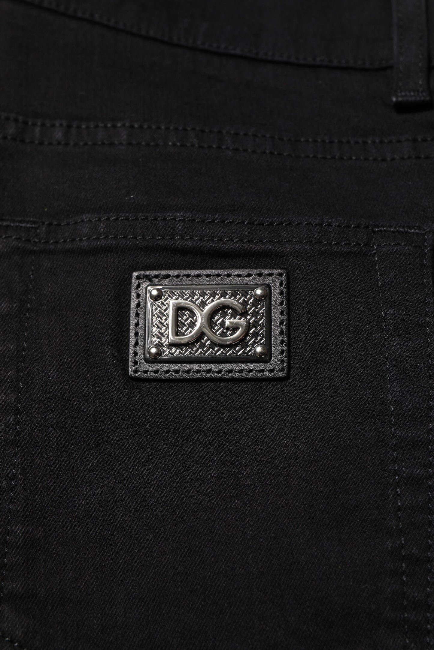 Dolce & Gabbana Dunkelblaue Jeans aus Baumwolle mit Logo-Plakette in GOLD