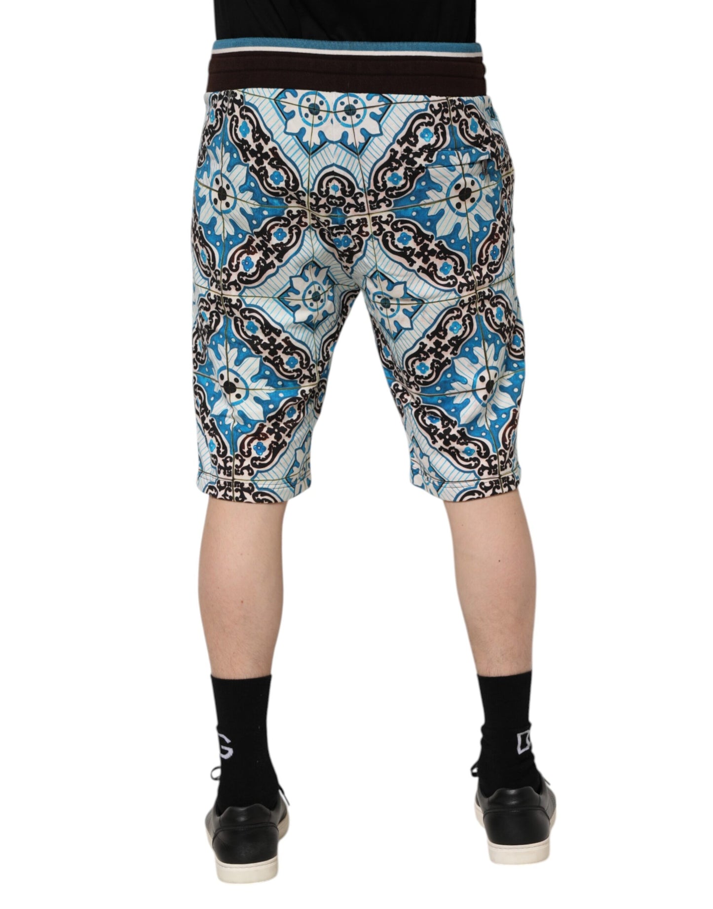 Dolce & Gabbana Mehrfarbige Bermudashorts aus Baumwolle mit Maiolica-Print