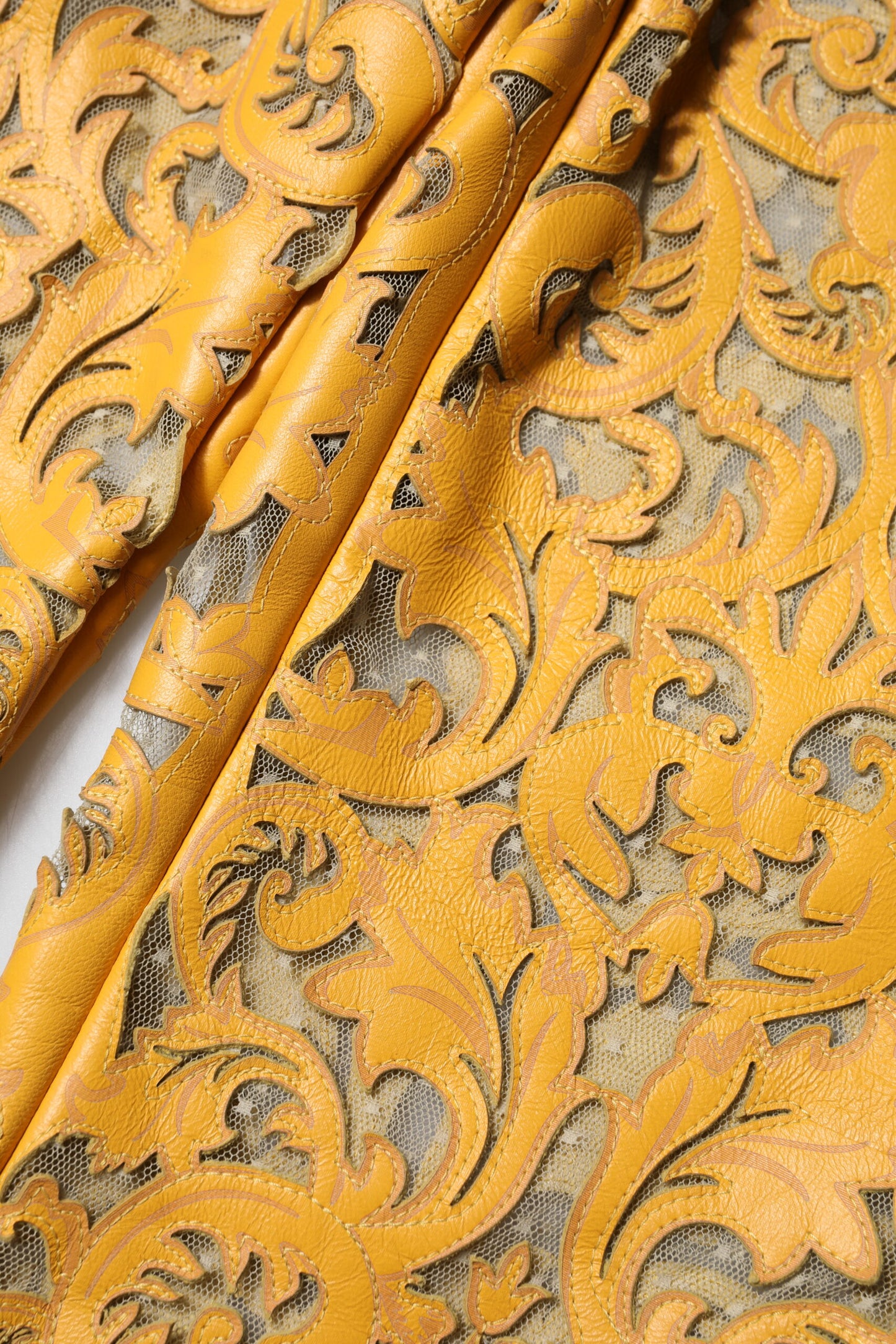 Dolce & Gabbana – Caprihose mit mittelhoher Taille und Blumenspitze in Gelb