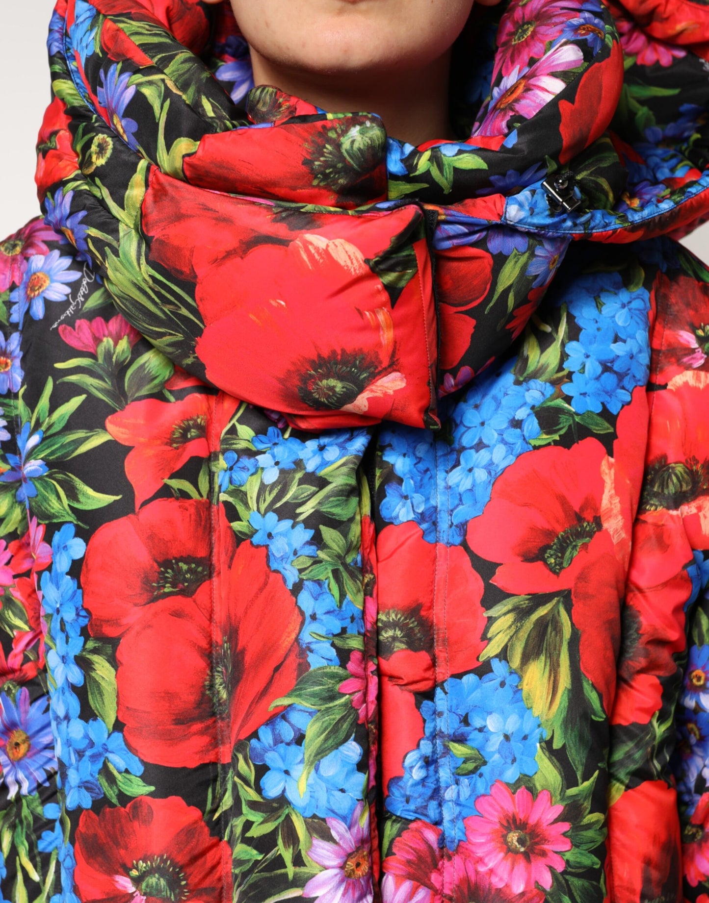 Dolce & Gabbana – Puffermantel mit Kapuze und mehrfarbigem Blumenmuster
