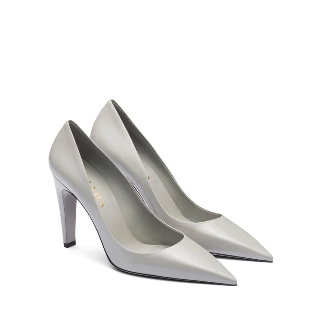 Prada Pumps aus gebürstetem Leder