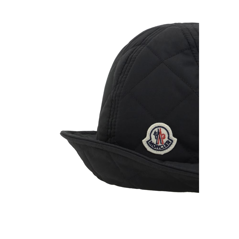 Fischerhut mit Moncler-Logo