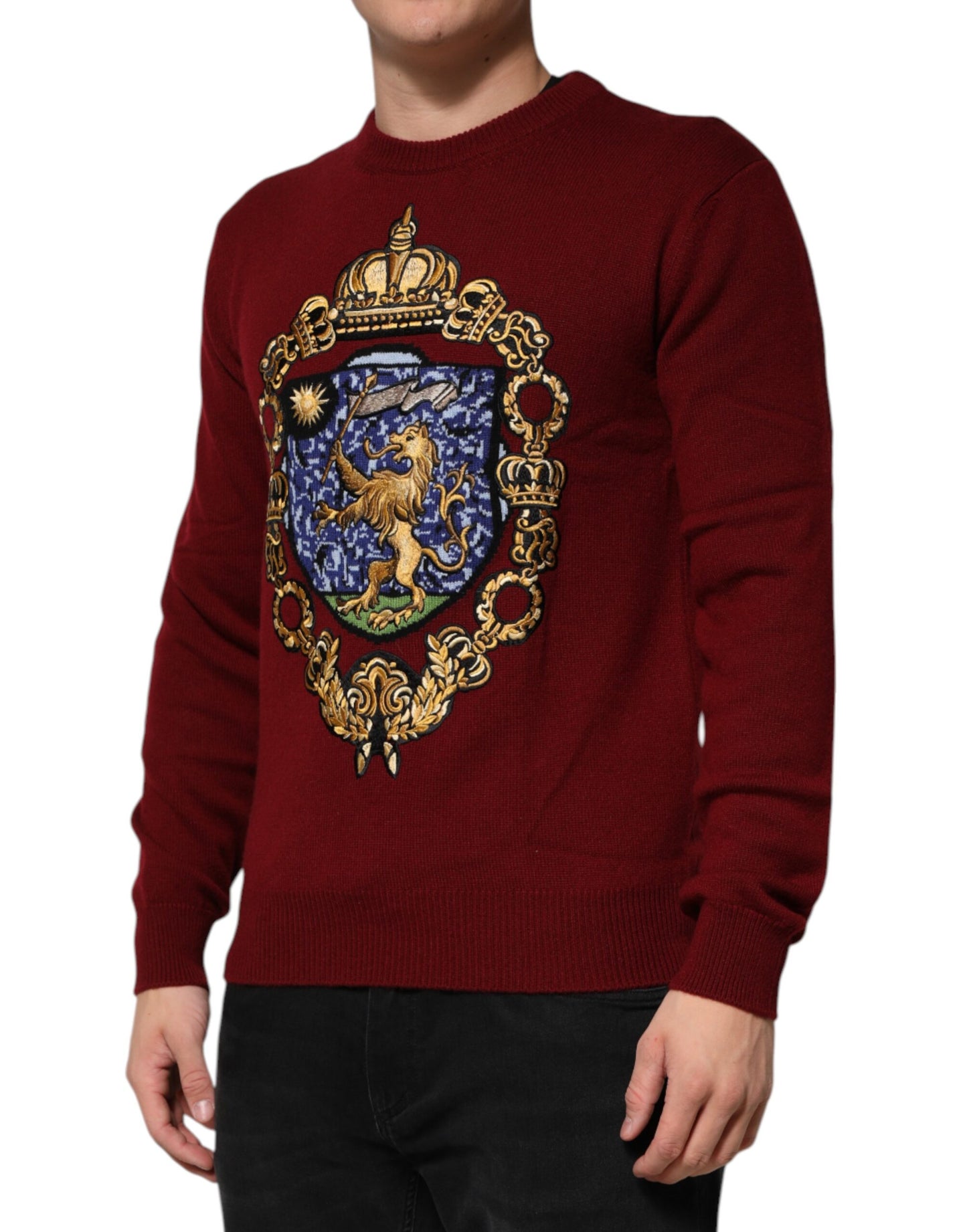 Dolce & Gabbana Burgunderroter Kaschmirpullover mit Löwenwappen