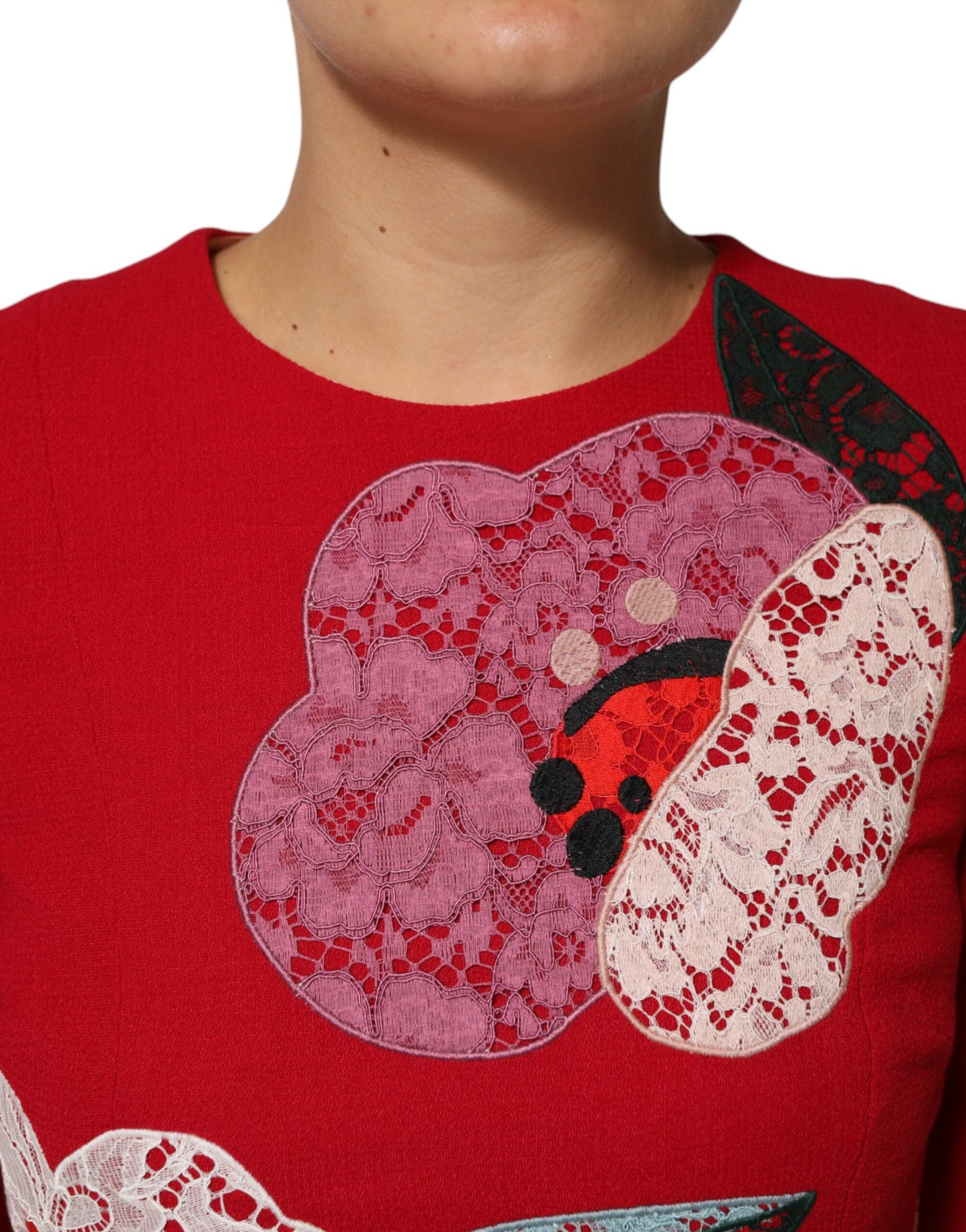 Dolce & Gabbana – A-Linien-Minikleid mit roter Spitzen-Blumenapplikation