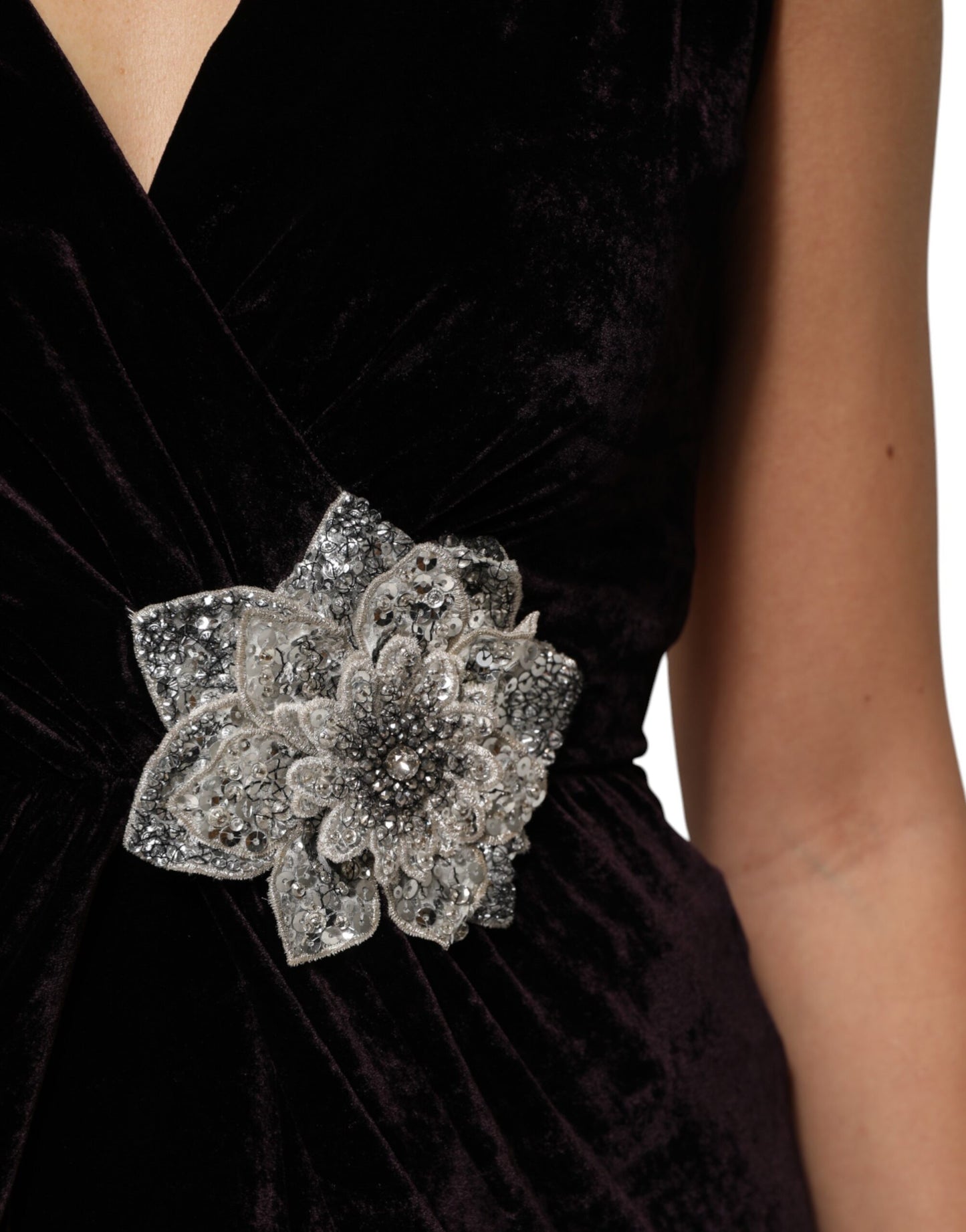 Dolce & Gabbana – A-Linien-Kleid aus schwarzem Samt mit Blumenverzierung