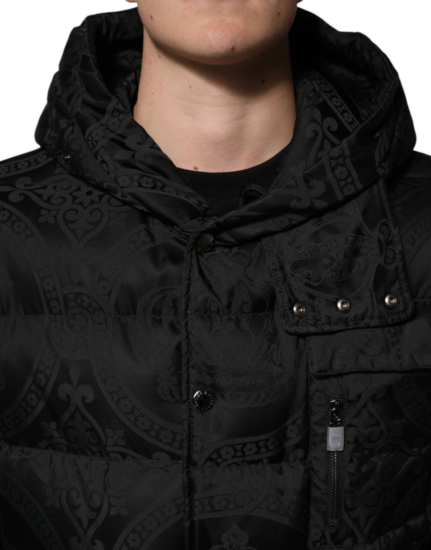 Dolce & Gabbana – Schwarze, gesteppte Pufferjacke mit Kapuze aus Jacquard