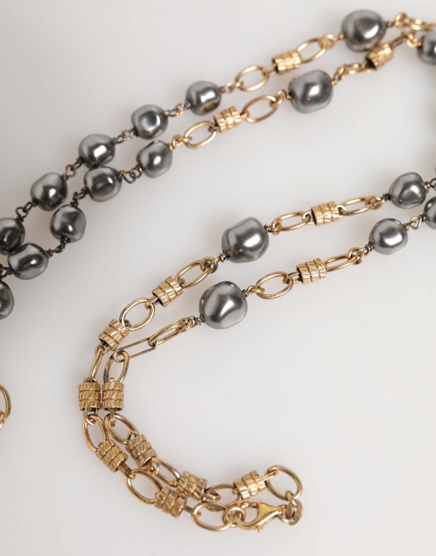 Dolce & Gabbana – Goldfarbene Halskette mit religiösem Kreuz und Perlenkette