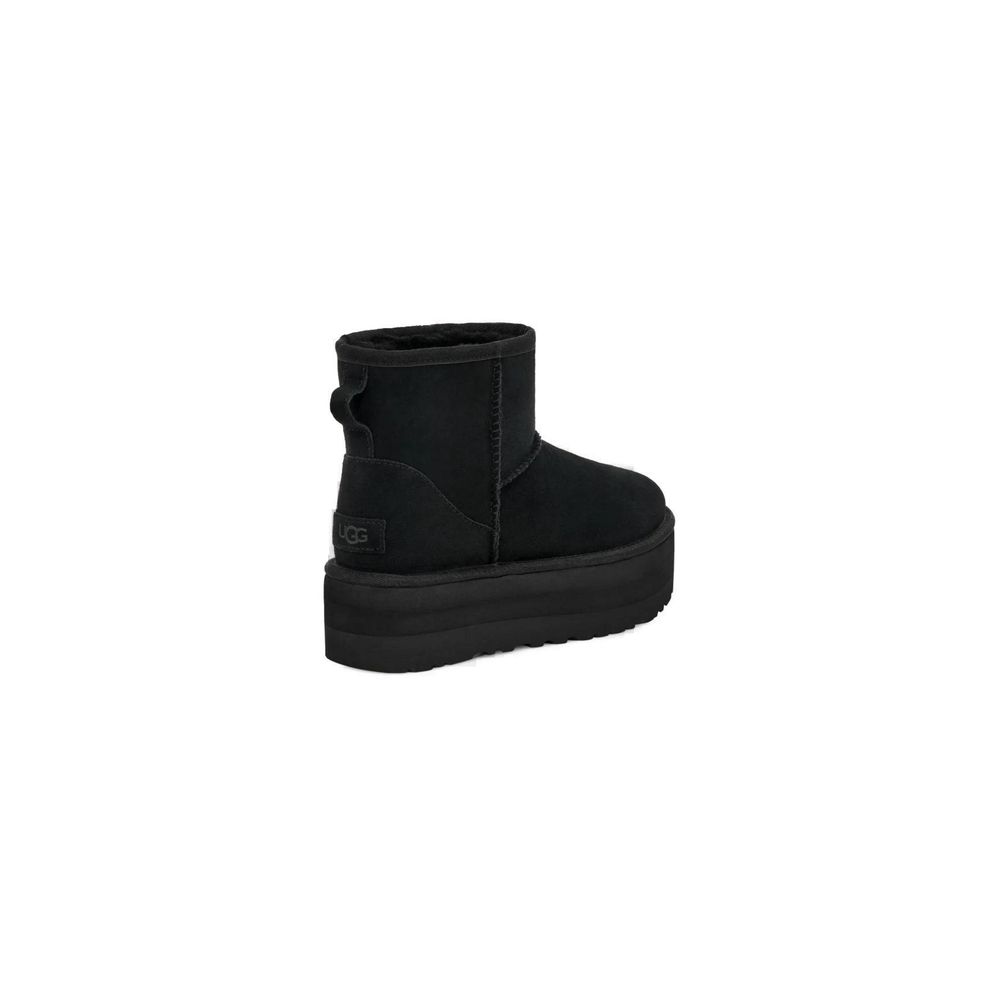 UGG Stiefeletten aus schwarzem Wildleder