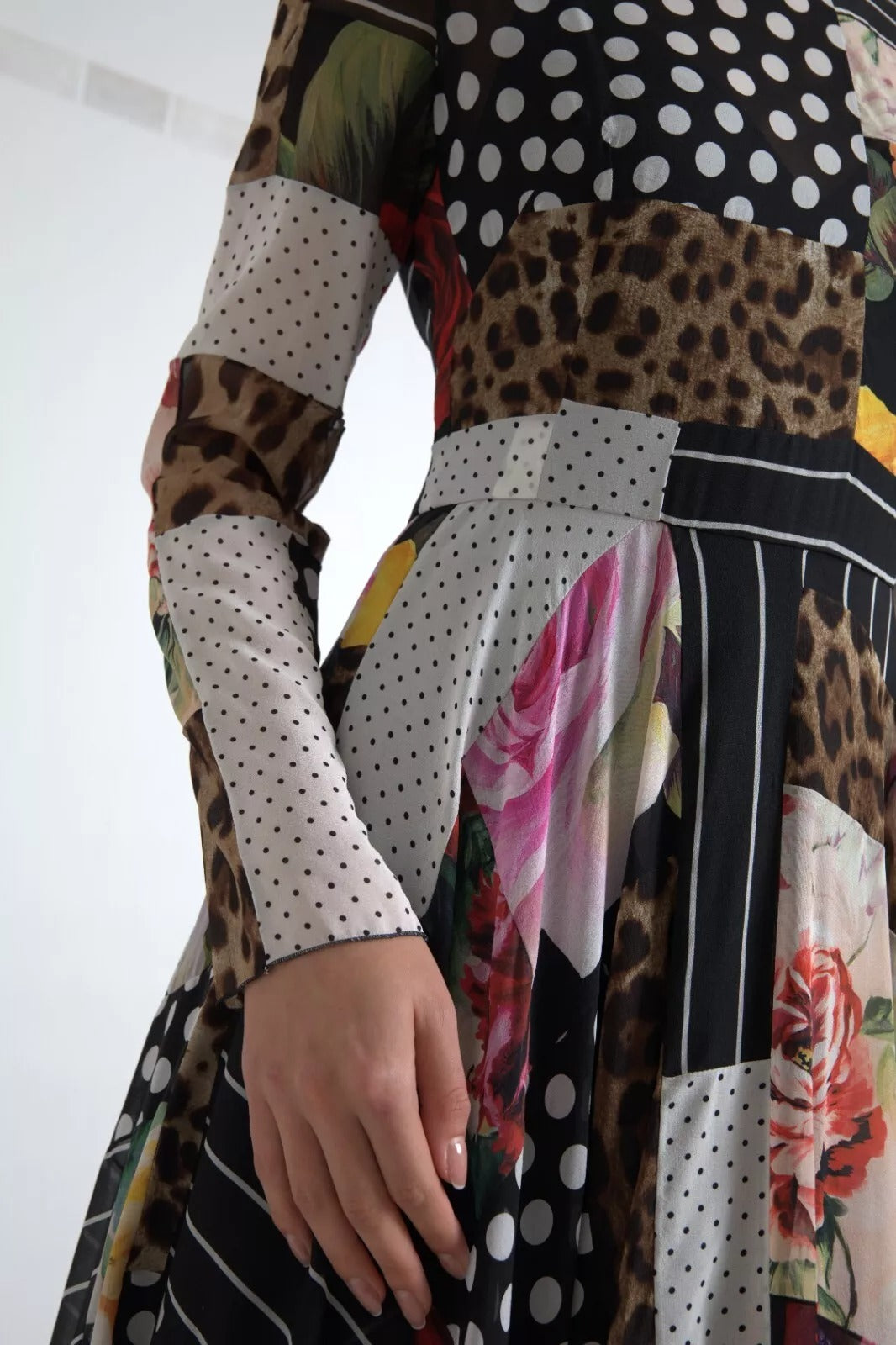 Dolce & Gabbana Mehrfarbiges Patchwork-Kleid mit Blumen- und Leopardenmuster