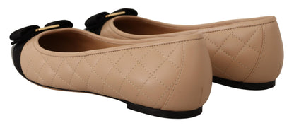 Salvatore Ferragamo Elegante Flats aus gestepptem Leder – Schickes zweifarbiges Design