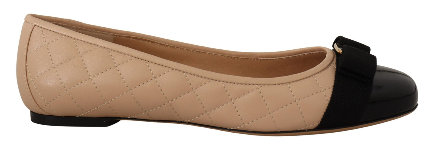 Salvatore Ferragamo Elegante Flats aus gestepptem Leder – Schickes zweifarbiges Design